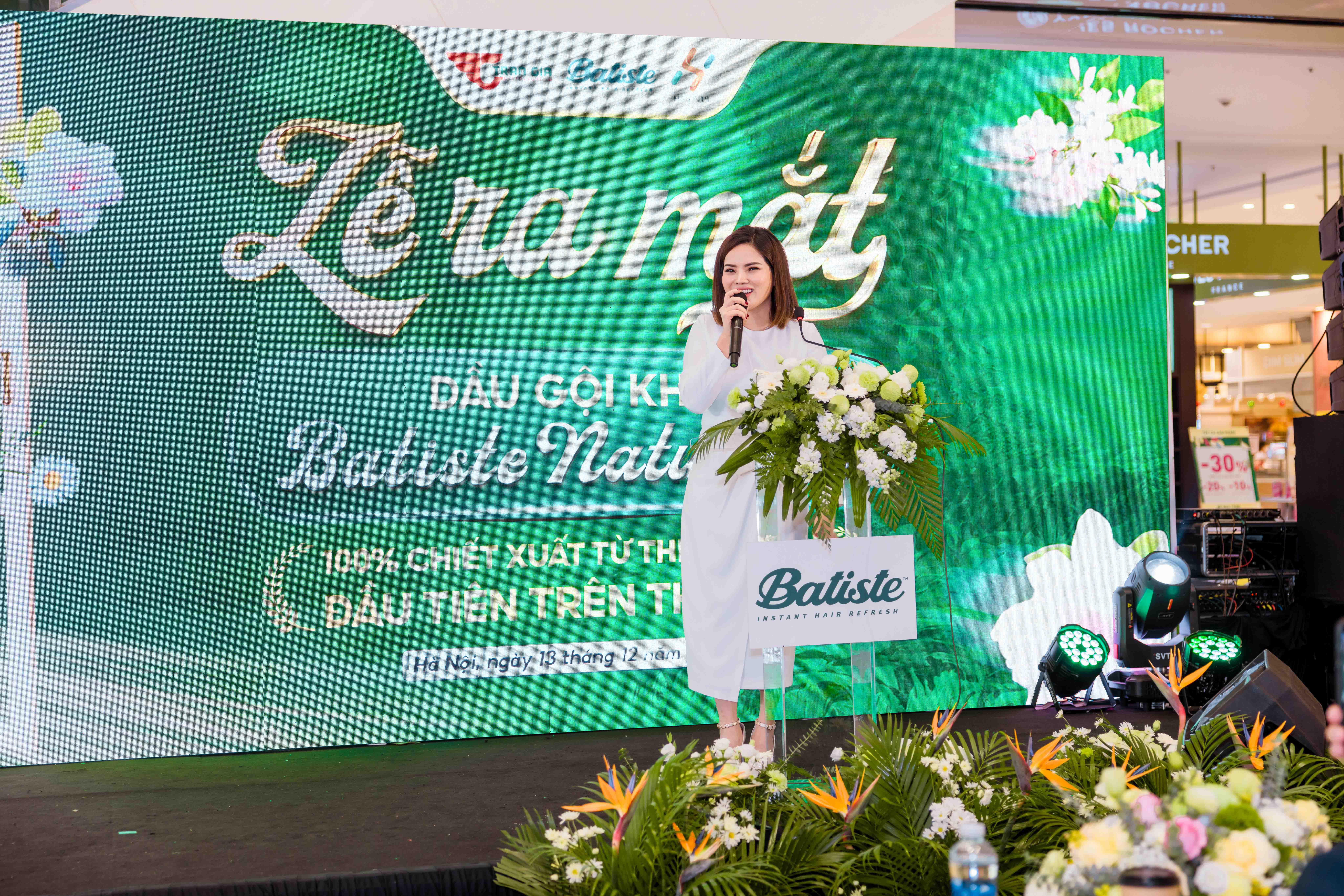 Bà Phạm Thị Khuyên - CEO Trần Gia Distribution phát biểu tại buổi lễ