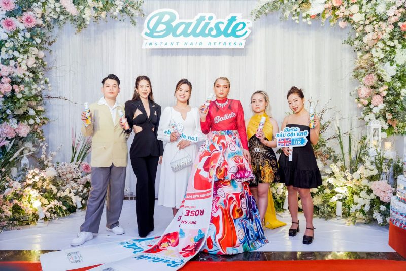 Các người nổi tiếng tin dùng dầu gội khô Batiste 